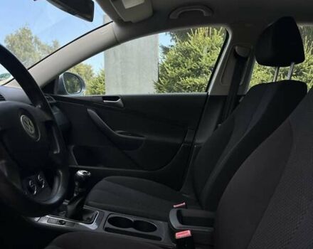 Серый Фольксваген Пассат, объемом двигателя 1.6 л и пробегом 172 тыс. км за 6200 $, фото 2 на Automoto.ua