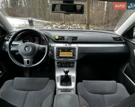 Сірий Фольксваген Пассат, об'ємом двигуна 1.6 л та пробігом 240 тис. км за 6200 $, фото 4 на Automoto.ua