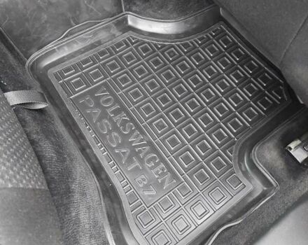 Серый Фольксваген Пассат, объемом двигателя 1.6 л и пробегом 213 тыс. км за 8650 $, фото 4 на Automoto.ua