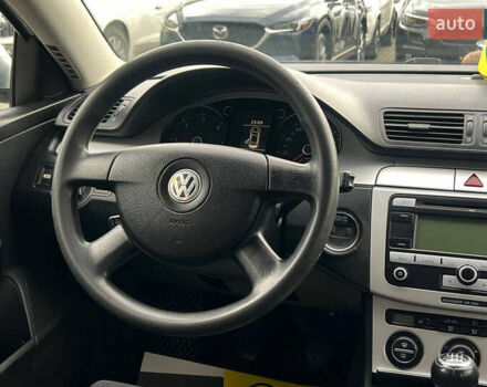 Фольксваген Пассат 2009 в Ивано-Франковске на Automoto.ua Серый Фольксваген Пассат, объемом двигателя 1.97 л и пробегом 285 тыс. км за 7500 $, фото 13 на Automoto.ua