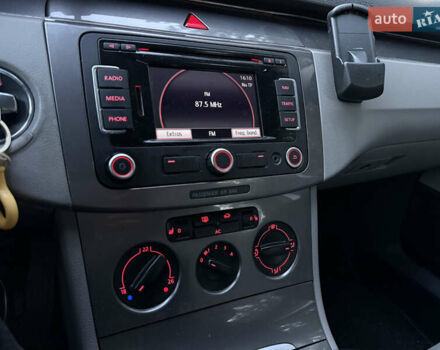 Сірий Фольксваген Пассат, об'ємом двигуна 1.97 л та пробігом 300 тис. км за 5900 $, фото 9 на Automoto.ua