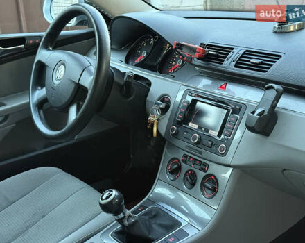 Сірий Фольксваген Пассат, об'ємом двигуна 1.97 л та пробігом 300 тис. км за 5900 $, фото 5 на Automoto.ua