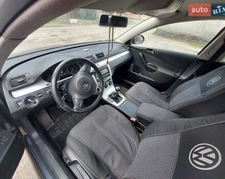 Сірий Фольксваген Пассат, об'ємом двигуна 1.6 л та пробігом 305 тис. км за 8300 $, фото 1 на Automoto.ua