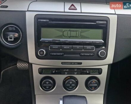 Серый Фольксваген Пассат, объемом двигателя 1.8 л и пробегом 243 тыс. км за 7799 $, фото 25 на Automoto.ua