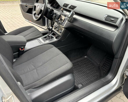 Серый Фольксваген Пассат, объемом двигателя 1.97 л и пробегом 305 тыс. км за 7000 $, фото 10 на Automoto.ua