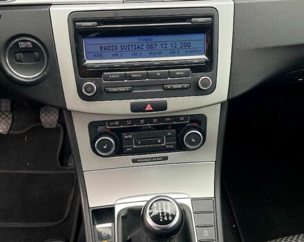 Серый Фольксваген Пассат, объемом двигателя 1.6 л и пробегом 286 тыс. км за 8890 $, фото 2 на Automoto.ua