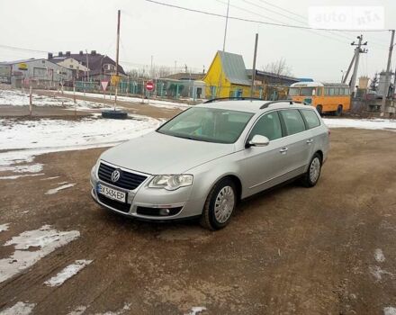 Серый Фольксваген Пассат, объемом двигателя 2 л и пробегом 300 тыс. км за 8000 $, фото 2 на Automoto.ua