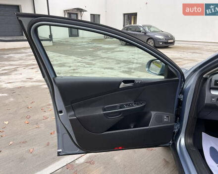 Серый Фольксваген Пассат, объемом двигателя 1.8 л и пробегом 141 тыс. км за 7500 $, фото 13 на Automoto.ua