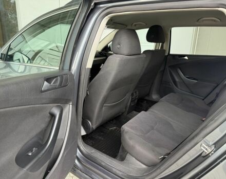 Серый Фольксваген Пассат, объемом двигателя 1.6 л и пробегом 165 тыс. км за 2100 $, фото 7 на Automoto.ua