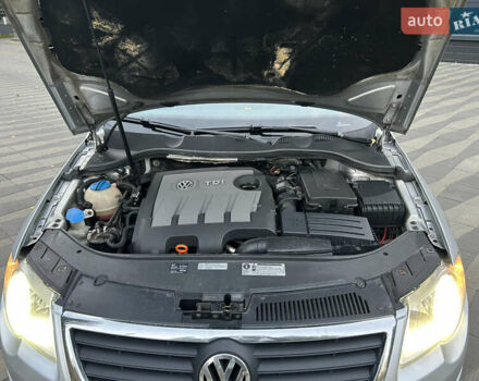Сірий Фольксваген Пассат, об'ємом двигуна 1.6 л та пробігом 244 тис. км за 5750 $, фото 19 на Automoto.ua