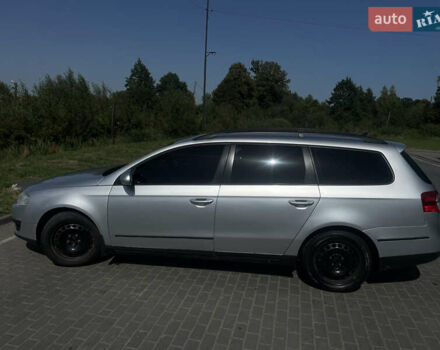 Серый Фольксваген Пассат, объемом двигателя 1.6 л и пробегом 300 тыс. км за 5000 $, фото 1 на Automoto.ua