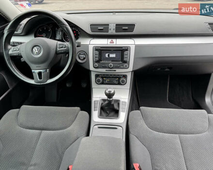 Серый Фольксваген Пассат, объемом двигателя 2 л и пробегом 236 тыс. км за 8800 $, фото 22 на Automoto.ua