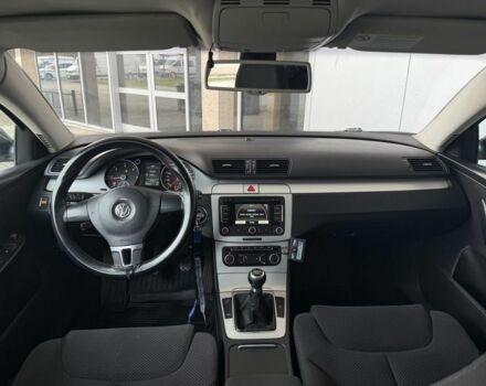 Серый Фольксваген Пассат, объемом двигателя 1.6 л и пробегом 165 тыс. км за 2100 $, фото 6 на Automoto.ua