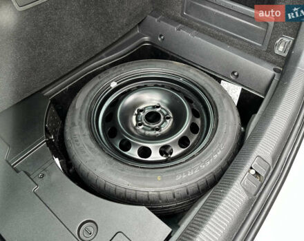 Серый Фольксваген Пассат, объемом двигателя 1.6 л и пробегом 290 тыс. км за 7500 $, фото 22 на Automoto.ua