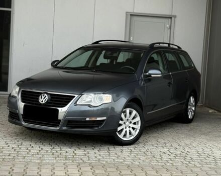 Серый Фольксваген Пассат, объемом двигателя 1.6 л и пробегом 165 тыс. км за 2100 $, фото 2 на Automoto.ua