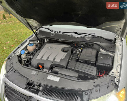 Серый Фольксваген Пассат, объемом двигателя 1.6 л и пробегом 286 тыс. км за 7250 $, фото 25 на Automoto.ua