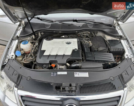 Серый Фольксваген Пассат, объемом двигателя 1.97 л и пробегом 305 тыс. км за 7000 $, фото 9 на Automoto.ua