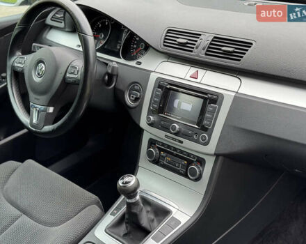 Серый Фольксваген Пассат, объемом двигателя 2 л и пробегом 236 тыс. км за 8800 $, фото 21 на Automoto.ua