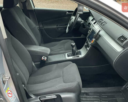 Серый Фольксваген Пассат, объемом двигателя 1.6 л и пробегом 245 тыс. км за 6500 $, фото 38 на Automoto.ua