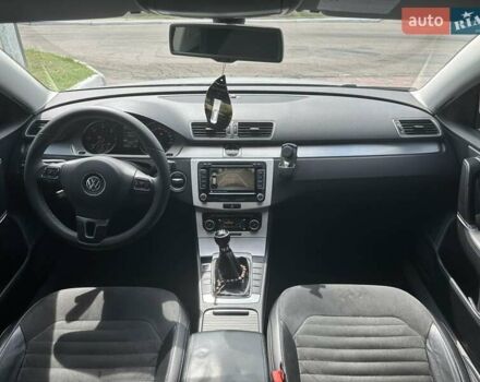 Фольксваген Пассат 2010 в Коростене на Automoto.ua Серый Фольксваген Пассат, объемом двигателя 1.97 л и пробегом 320 тыс. км за 9700 $, фото 2 на Automoto.ua