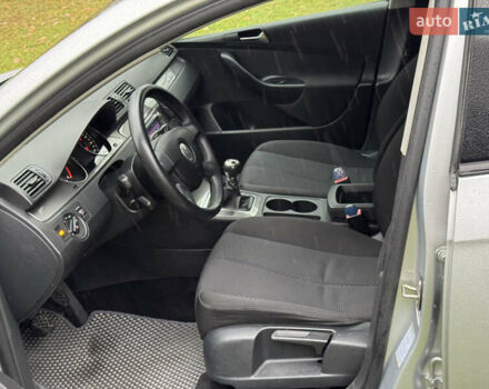 Серый Фольксваген Пассат, объемом двигателя 1.6 л и пробегом 286 тыс. км за 7250 $, фото 13 на Automoto.ua