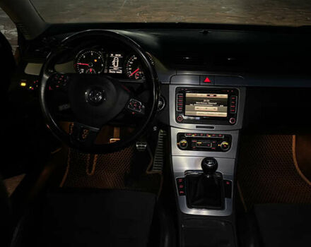 Серый Фольксваген Пассат, объемом двигателя 2 л и пробегом 302 тыс. км за 7300 $, фото 54 на Automoto.ua