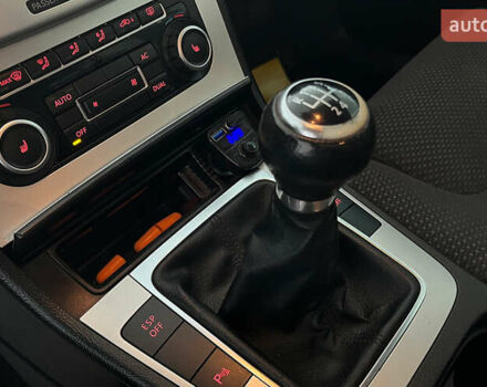 Серый Фольксваген Пассат, объемом двигателя 1.6 л и пробегом 286 тыс. км за 7000 $, фото 16 на Automoto.ua