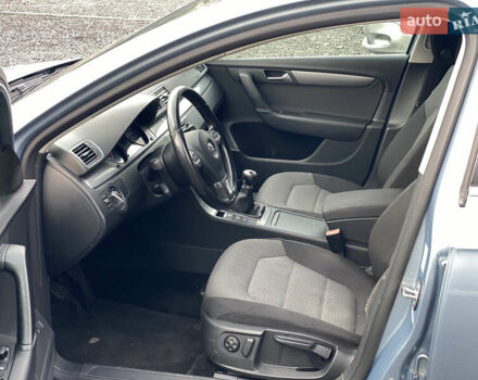 Серый Фольксваген Пассат, объемом двигателя 1.6 л и пробегом 285 тыс. км за 8200 $, фото 30 на Automoto.ua