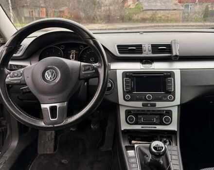 Серый Фольксваген Пассат, объемом двигателя 1.6 л и пробегом 493 тыс. км за 7999 $, фото 44 на Automoto.ua
