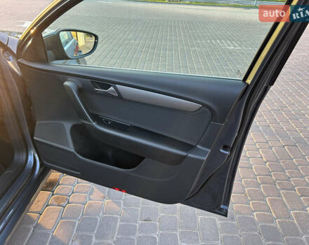 Сірий Фольксваген Пассат, об'ємом двигуна 1.6 л та пробігом 279 тис. км за 8900 $, фото 9 на Automoto.ua