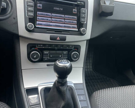 Фольксваген Пассат 2011 в Ивано-Франковске на Automoto.ua Серый Фольксваген Пассат, объемом двигателя 1.97 л и пробегом 262 тыс. км за 8450 $, фото 12 на Automoto.ua