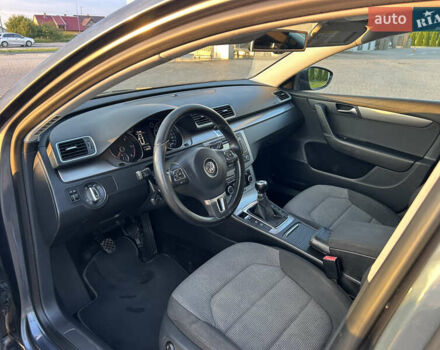 Сірий Фольксваген Пассат, об'ємом двигуна 1.6 л та пробігом 279 тис. км за 8900 $, фото 5 на Automoto.ua