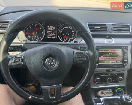 Серый Фольксваген Пассат, объемом двигателя 1.97 л и пробегом 260 тыс. км за 9200 $, фото 4 на Automoto.ua