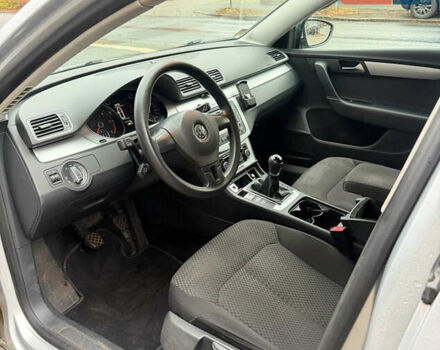 Серый Фольксваген Пассат, объемом двигателя 1.6 л и пробегом 306 тыс. км за 8299 $, фото 5 на Automoto.ua