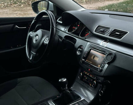 Серый Фольксваген Пассат, объемом двигателя 1.6 л и пробегом 280 тыс. км за 7500 $, фото 11 на Automoto.ua