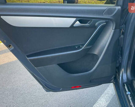 Серый Фольксваген Пассат, объемом двигателя 1.6 л и пробегом 370 тыс. км за 8500 $, фото 17 на Automoto.ua