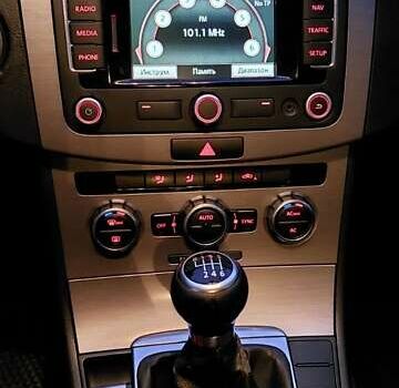 Серый Фольксваген Пассат, объемом двигателя 1.6 л и пробегом 170 тыс. км за 9800 $, фото 9 на Automoto.ua