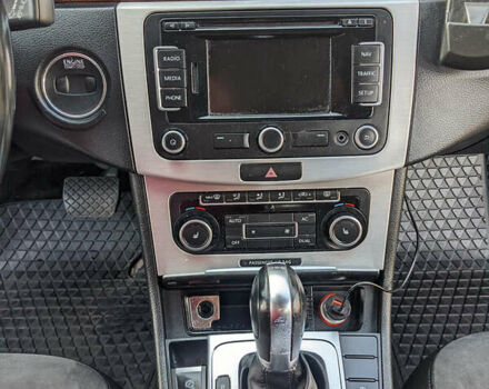 Серый Фольксваген Пассат, объемом двигателя 1.97 л и пробегом 280 тыс. км за 9500 $, фото 9 на Automoto.ua