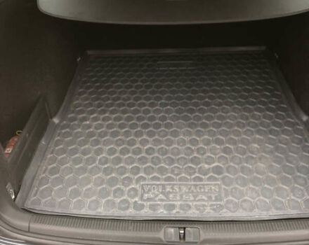 Серый Фольксваген Пассат, объемом двигателя 1.6 л и пробегом 275 тыс. км за 9100 $, фото 11 на Automoto.ua