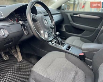 Серый Фольксваген Пассат, объемом двигателя 1.97 л и пробегом 287 тыс. км за 10300 $, фото 14 на Automoto.ua