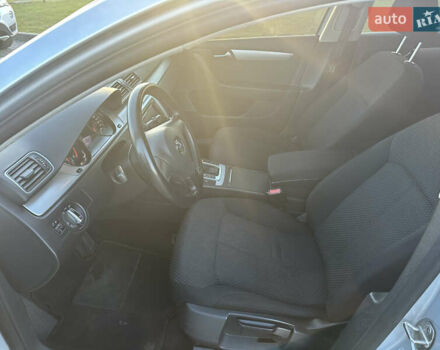 Серый Фольксваген Пассат, объемом двигателя 1.97 л и пробегом 241 тыс. км за 9000 $, фото 14 на Automoto.ua