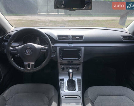 Серый Фольксваген Пассат, объемом двигателя 2 л и пробегом 227 тыс. км за 9000 $, фото 5 на Automoto.ua