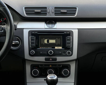 Серый Фольксваген Пассат, объемом двигателя 1.6 л и пробегом 225 тыс. км за 10500 $, фото 14 на Automoto.ua