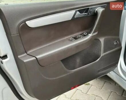 Серый Фольксваген Пассат, объемом двигателя 1.97 л и пробегом 285 тыс. км за 11800 $, фото 11 на Automoto.ua