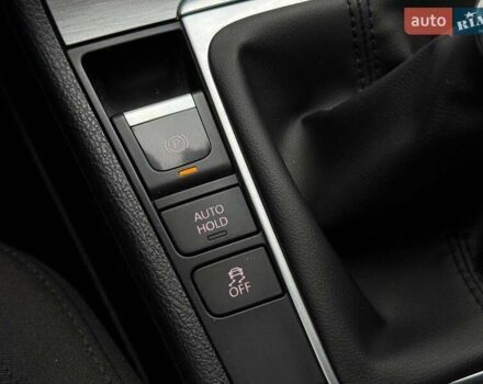 Сірий Фольксваген Пассат, об'ємом двигуна 1.6 л та пробігом 342 тис. км за 8500 $, фото 42 на Automoto.ua