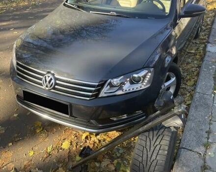 Фольксваген Пассат 2012 в Львове на Automoto.ua Серый Фольксваген Пассат, объемом двигателя 2 л и пробегом 327 тыс. км за 9800 $, фото 24 на Automoto.ua