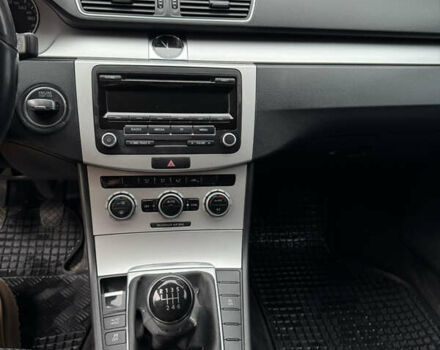 Сірий Фольксваген Пассат, об'ємом двигуна 1.6 л та пробігом 220 тис. км за 9500 $, фото 5 на Automoto.ua