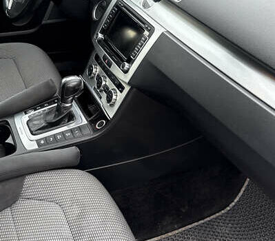 Фольксваген Пассат 2013 в Дубровице на Automoto.ua Серый Фольксваген Пассат, объемом двигателя 1.97 л и пробегом 332 тыс. км за 10500 $, фото 10 на Automoto.ua