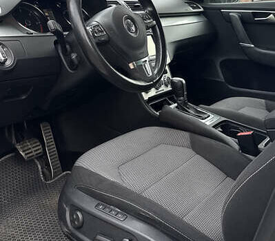 Фольксваген Пассат 2013 в Дубровице на Automoto.ua Серый Фольксваген Пассат, объемом двигателя 1.97 л и пробегом 332 тыс. км за 10500 $, фото 6 на Automoto.ua