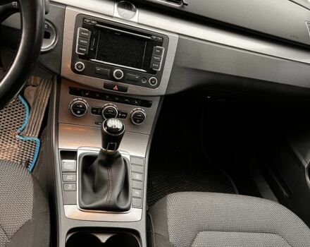 Серый Фольксваген Пассат, объемом двигателя 2 л и пробегом 239 тыс. км за 10300 $, фото 14 на Automoto.ua